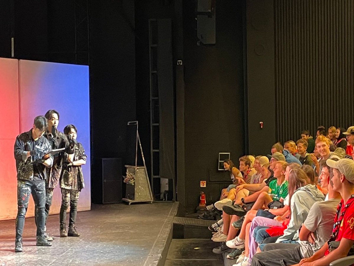 Drawing arts performance painters